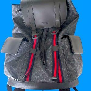 GUCCI GG SUPREME BACKPACK - 100% AUTHENTIC!! Used literally 2x!!! Basically NEW!